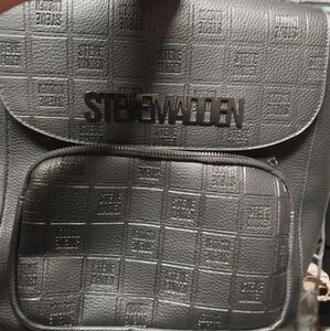 Black leather Steve Madden chain strap bag